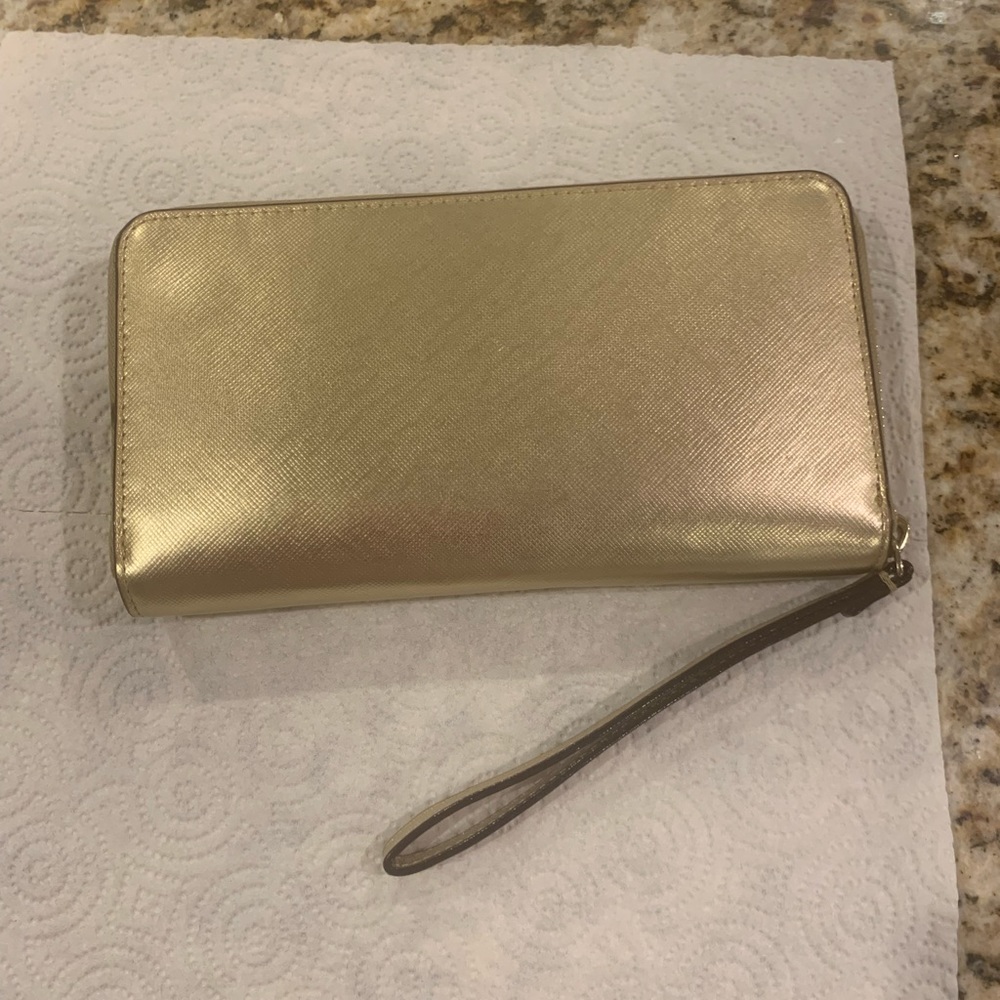 EUC Kate  Spade  gold leather wristlet.  Zipper closure - Picture 3 of 10